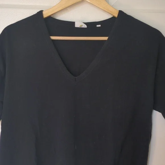 KOTN Leisure V-neck Tee Black, size XS - Picture 6 of 6